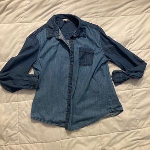 a.n.a. Women’s Medium Denim Button-up Shirt Artsy